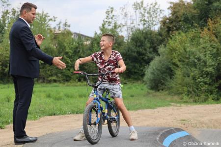 Občina Kamnik vlaga v športno infrastrukturo uredili smo dolgo pričakovani kolesarski poligon – Pumptrack Kamnik (6)
